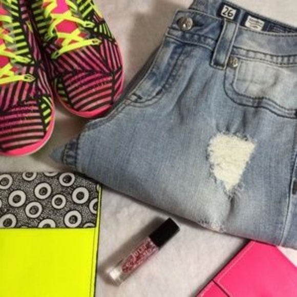 Miss Me Distressed Capris - Picture 3 of 3